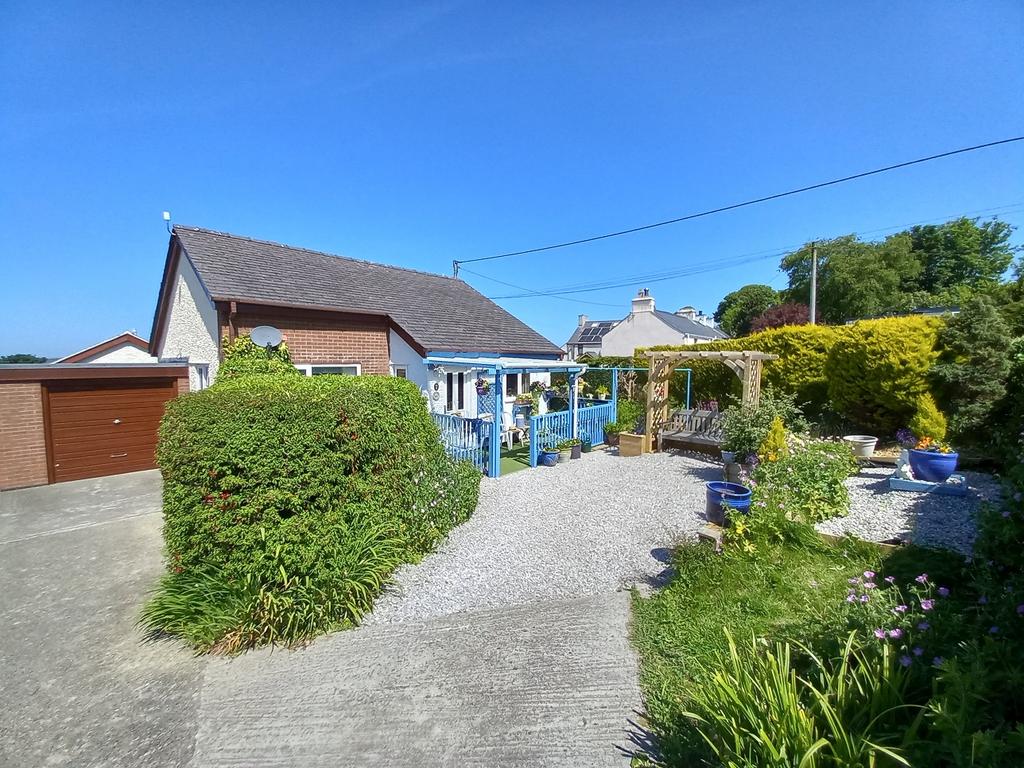 Bron Y Waun, Rhiwlas LL57 2 bed bungalow for sale £179,950