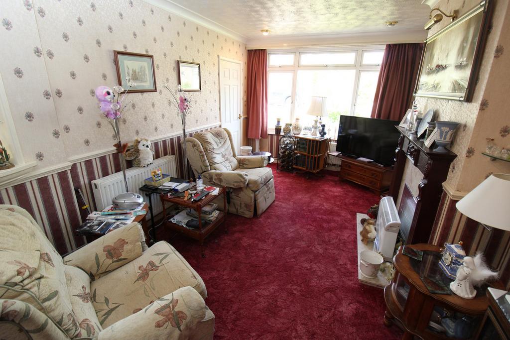 Highlands Avenue, Northampton, NN3 2 bed bungalow £220,000