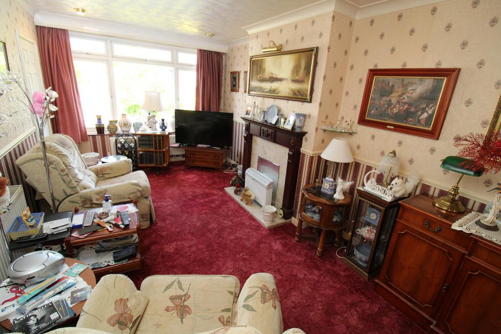 Highlands Avenue, Northampton, NN3 2 bed bungalow £220,000