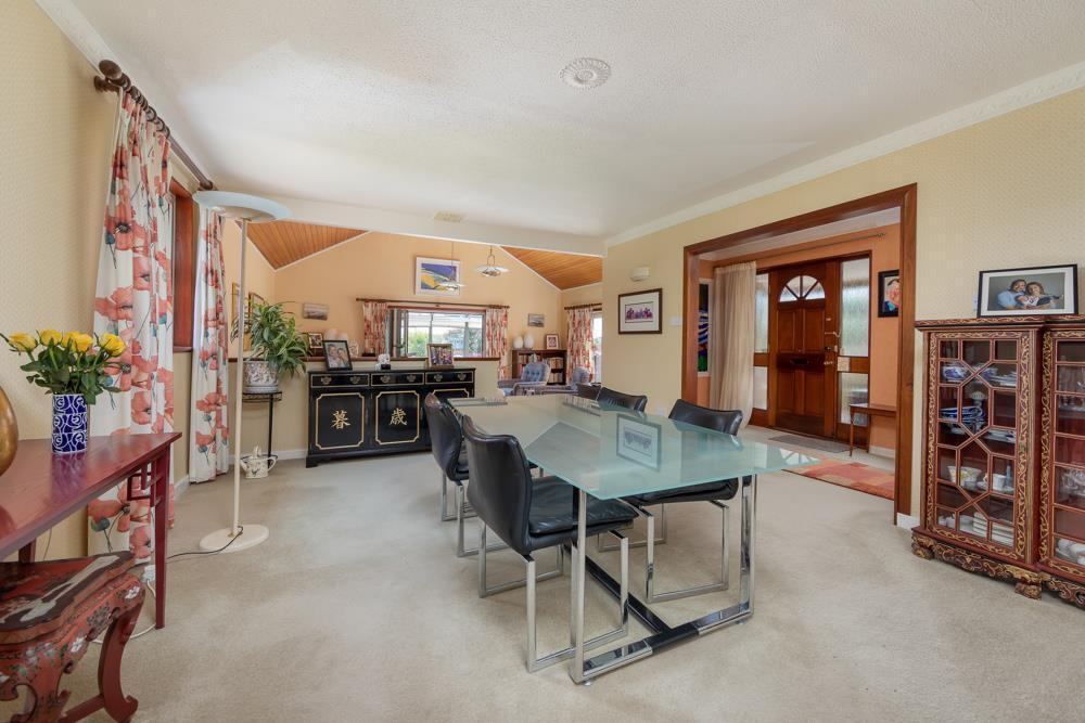 Kingsfield Close, BradfordonAvon... 4 bed bungalow £750,000