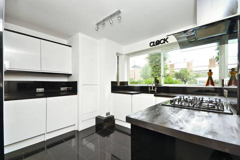 3 bedroom flat for sale, Westridge Court, Ealing, London, W5