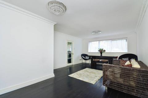 3 bedroom flat for sale, Westridge Court, Ealing, London, W5