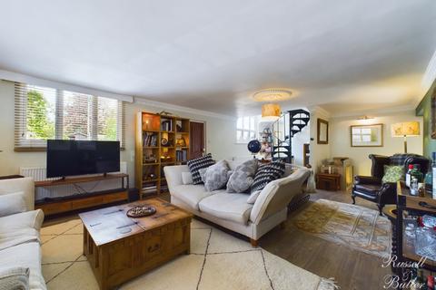 5 bedroom detached house for sale, The Square, Akeley