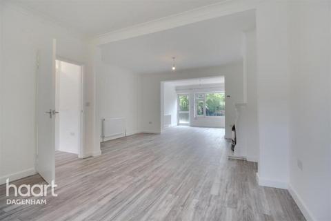 3 bedroom terraced house to rent, Mayesbrook Road, Dagenham