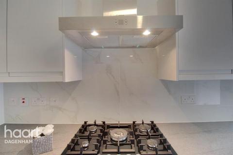 3 bedroom terraced house to rent, Mayesbrook Road, Dagenham