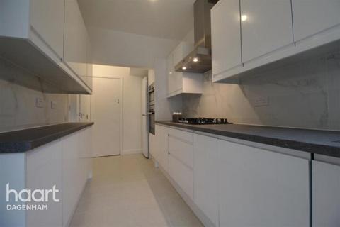 3 bedroom terraced house to rent, Mayesbrook Road, Dagenham