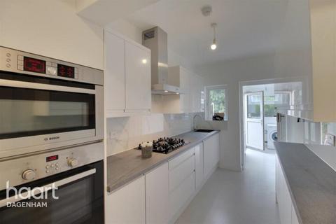 3 bedroom terraced house to rent, Mayesbrook Road, Dagenham