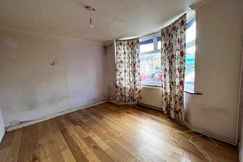 3 bedroom semi-detached house for sale, Wexham Road, Slough