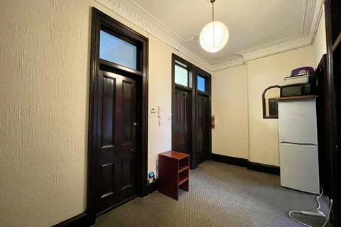 3 bedroom flat to rent, Highburgh Road, Dowanhill, Glasgow, G12