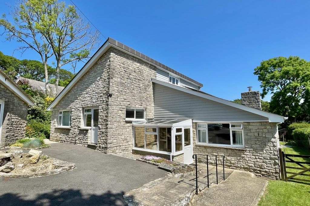 HAYCRAFTS LANE, HARMANS CROSS 3 bed detached house for sale £795,000