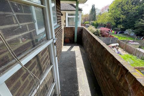 36 Meadowview Road, London, SE6 3NN