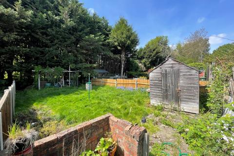 36 Meadowview Road, London, SE6 3NN