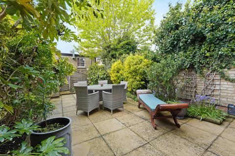 3 bedroom flat for sale, Almeric Road, SW11
