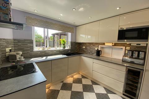 4 bedroom semi-detached house for sale - Meeanee Drive, Nantwich