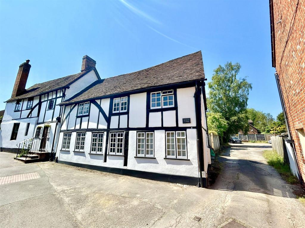 Wiltshire Road, Wokingham, Berkshire, RG40 3 bed semidetached house