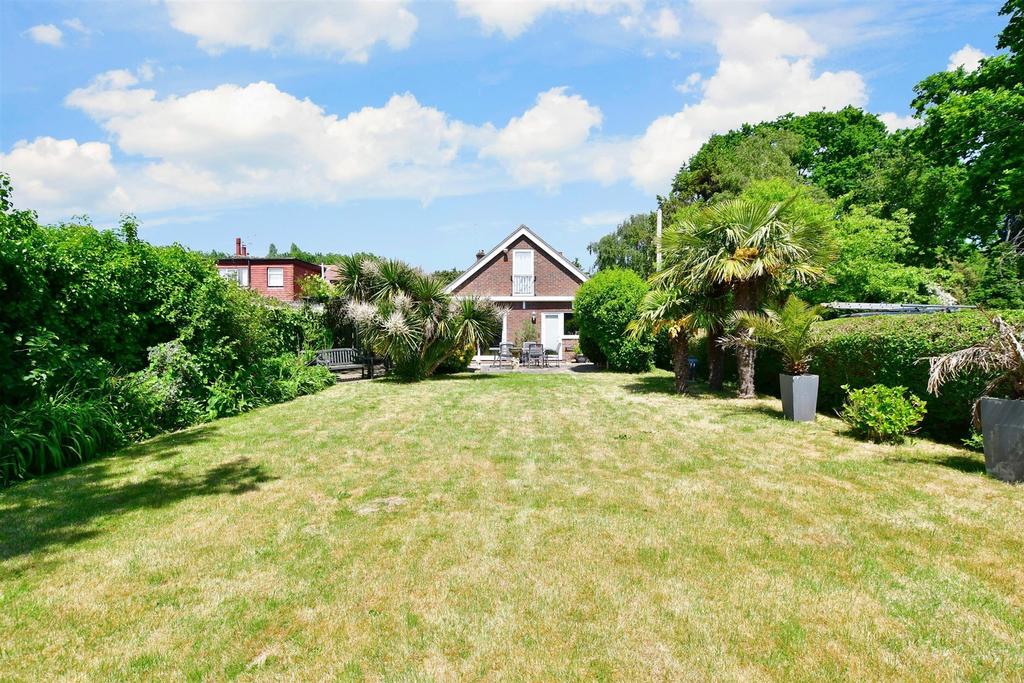 Shripney Lane, Bognor Regis, West Sussex 4 bed bungalow for sale £600,000