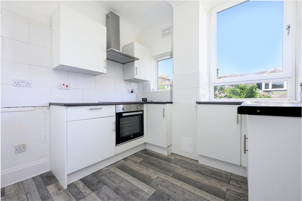 Patrick Street, Greenock, PA16 3 bed flat £750 pcm (£173 pw)
