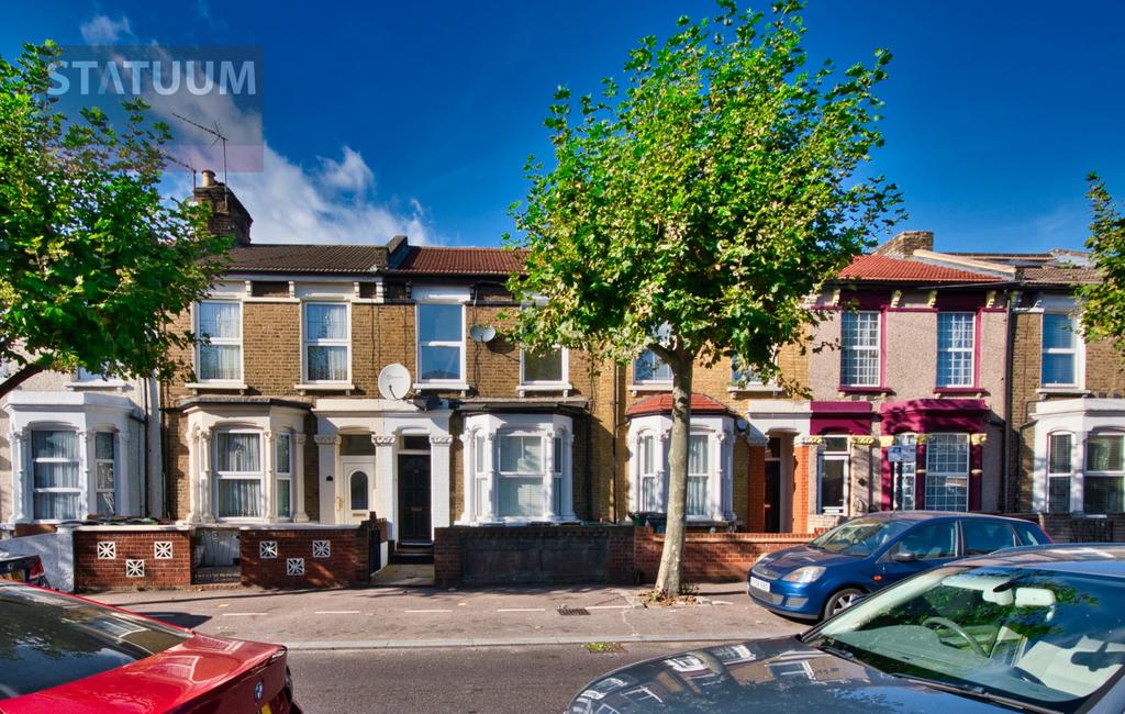 Alexandra Road, Leyton Mill, Leyton, London, E10 4 bed flat £3,500