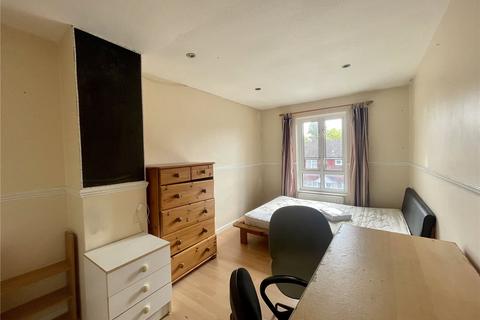 4 bedroom terraced house to rent, The Chantrys, Farnham, Surrey, GU9