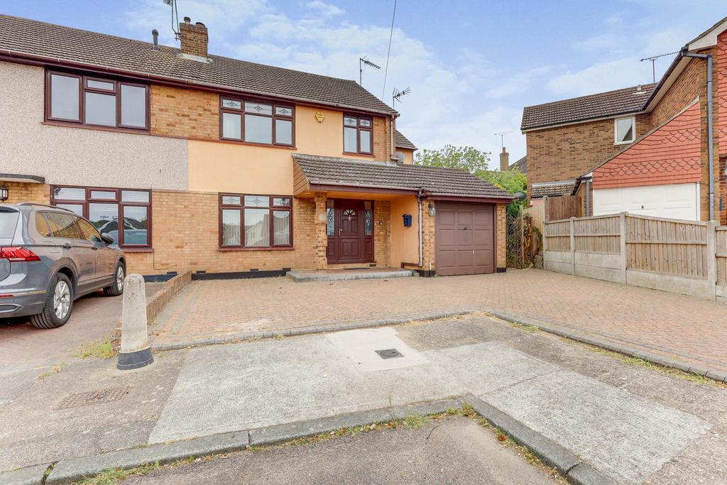Deerhurst Close, Benfleet, SS7 4 bed semidetached house for sale £