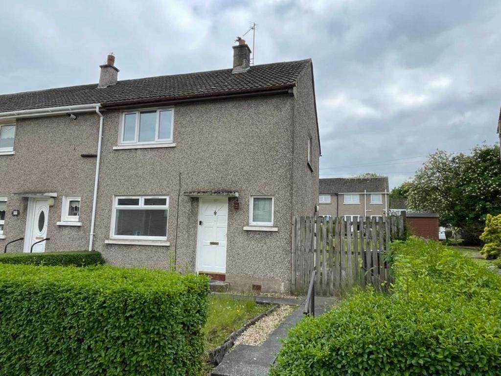 Willow Drive, Johnstone 2 bed semi-detached house - £800 pcm (£185 pw)