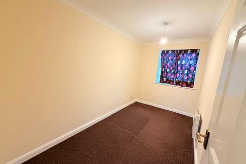 2 bedroom flat to rent, Causton Square, Dagenham, RM10