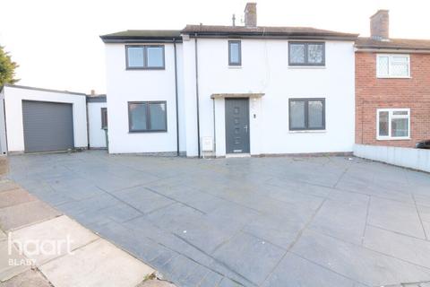 4 bedroom semi-detached house for sale, Spendlow Gardens, Leicester