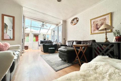 3 bedroom bungalow for sale - Chesterfield Road, West Ewell, Epsom, Surrey, KT19 9QR