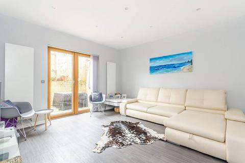 3 bedroom house for sale - Woodville Close, Blackheath, London, SE3