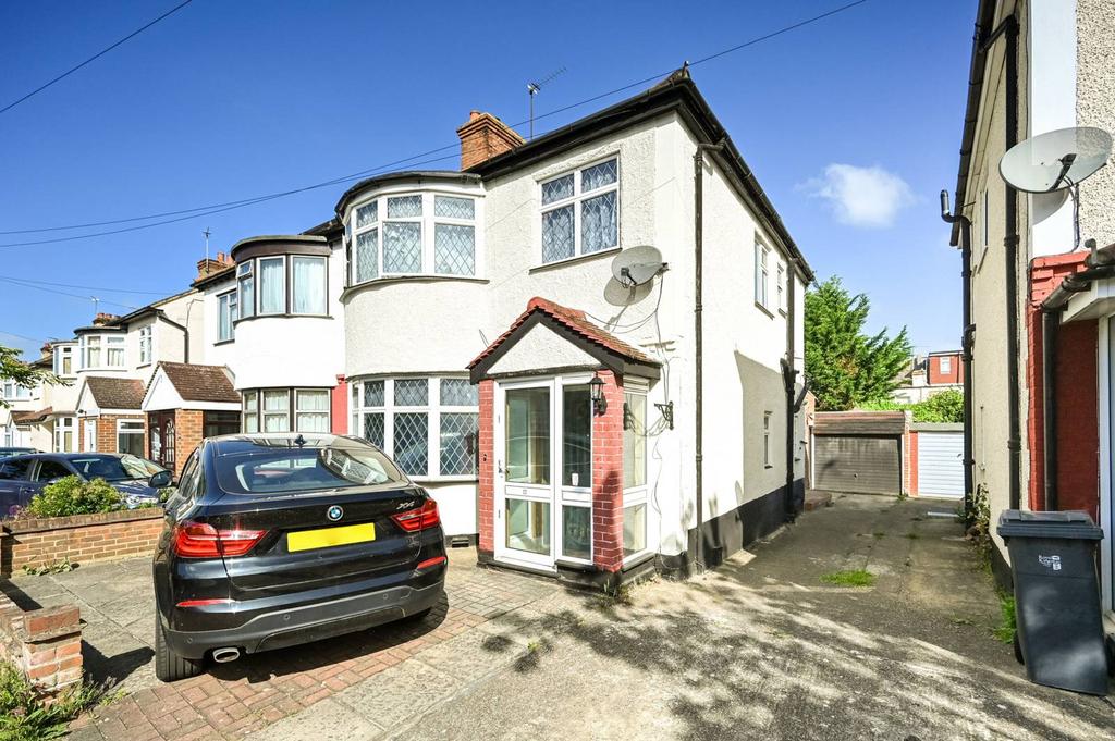 Eton Avenue, New Malden, KT3 3 bed semidetached house for sale £850,000