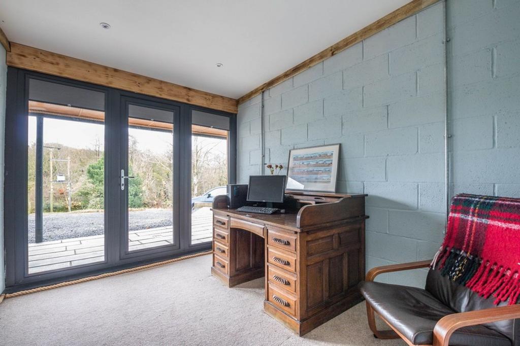 Bedroom / Study