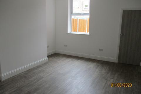 1 bedroom ground floor flat to rent, Hodge Road, Worsley M28