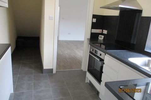 1 bedroom ground floor flat to rent, Hodge Road, Worsley M28