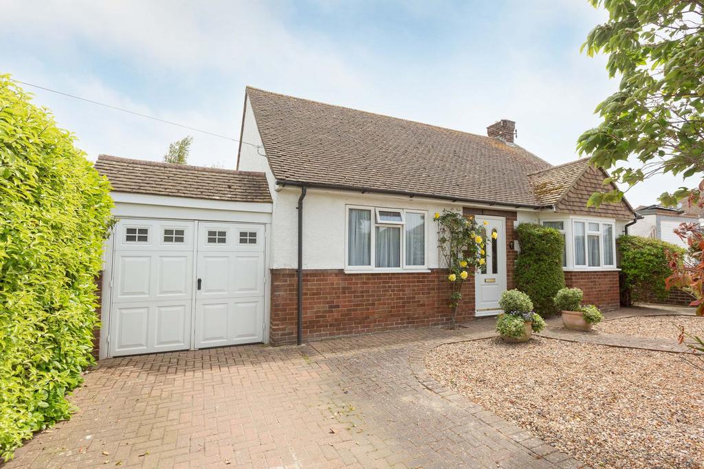 Lancaster Gardens, Birchington, CT7 2 bed detached bungalow for sale