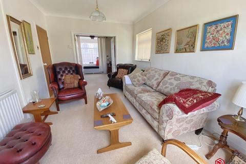 2 bedroom detached bungalow for sale - Wyndham Crescent, Bridgend, Bridgend County. CF31 3DN