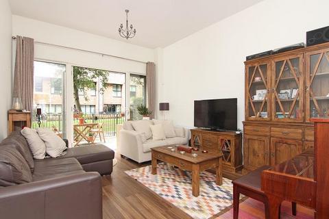 6 Rosenburg Road, London, W3 8GE