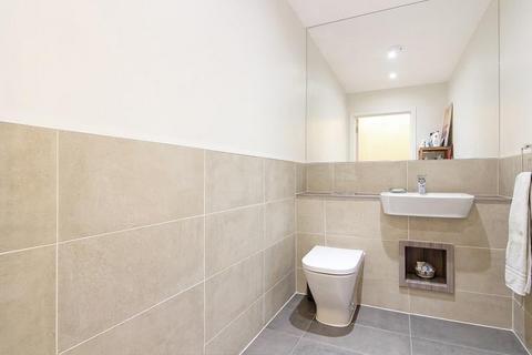 6 Rosenburg Road, London, W3 8GE