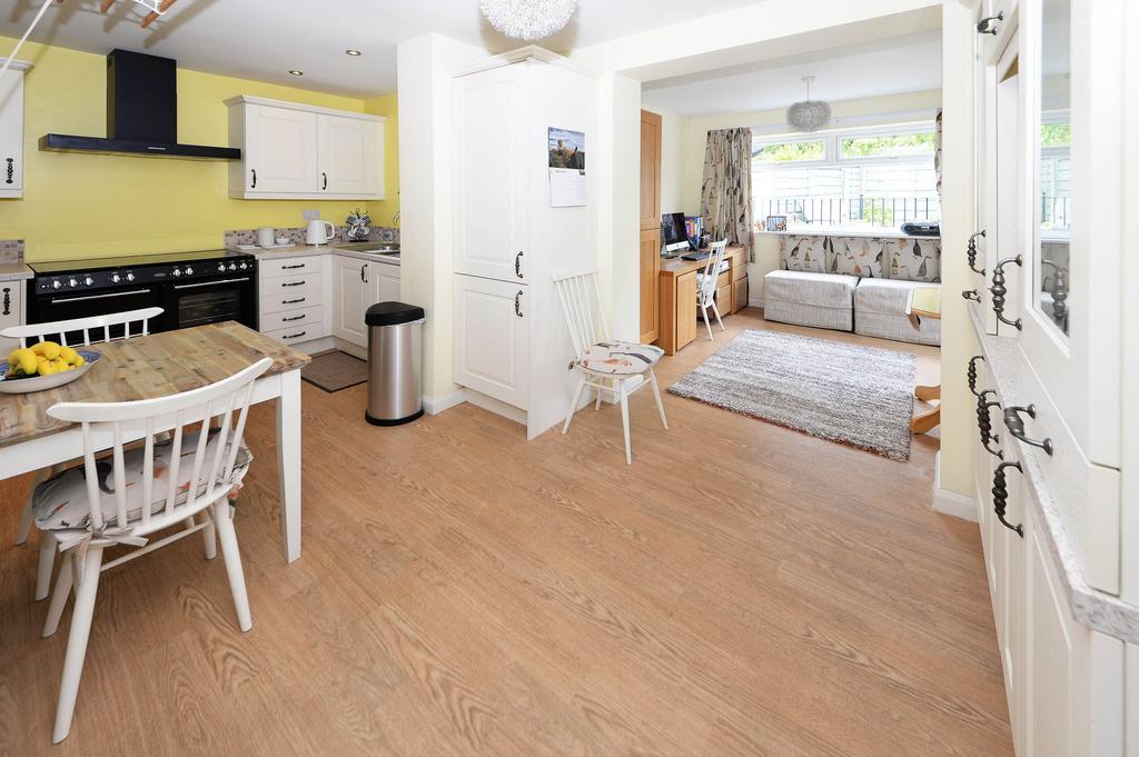 Kitchen/dining