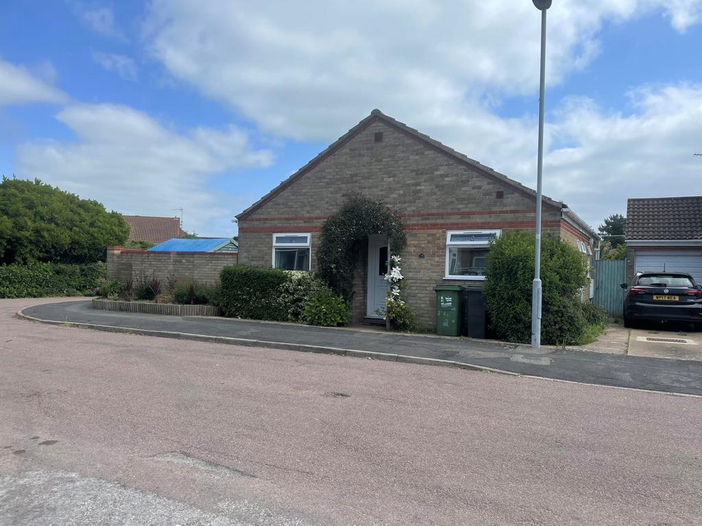 Peyton Close, Eastbourne BN23 2 bed bungalow for sale £390,000