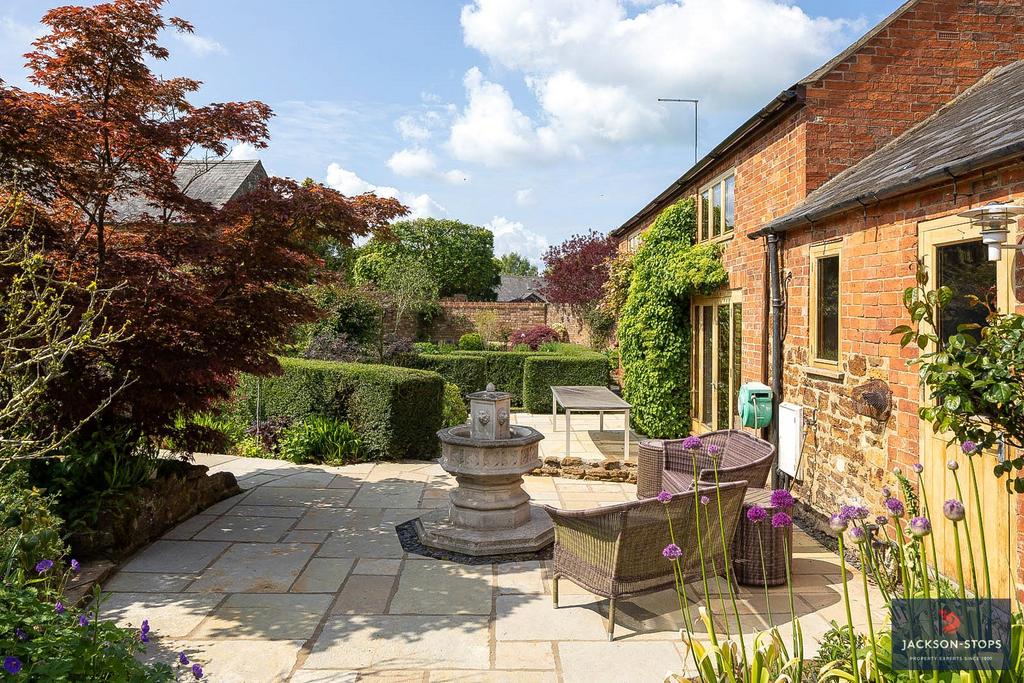 Cottage Patio