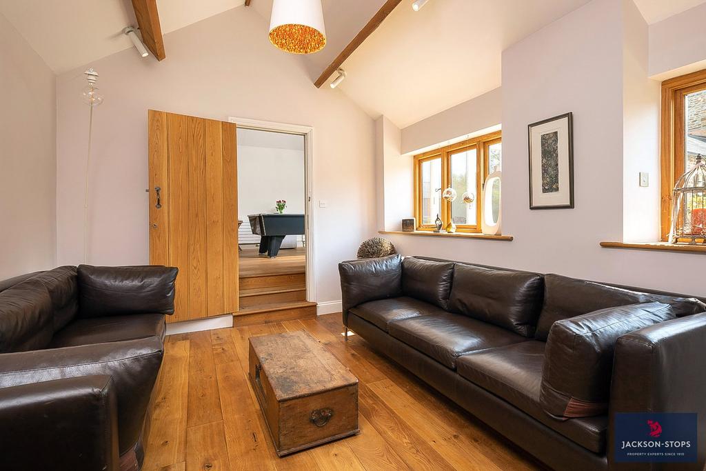 Cottage Sitting