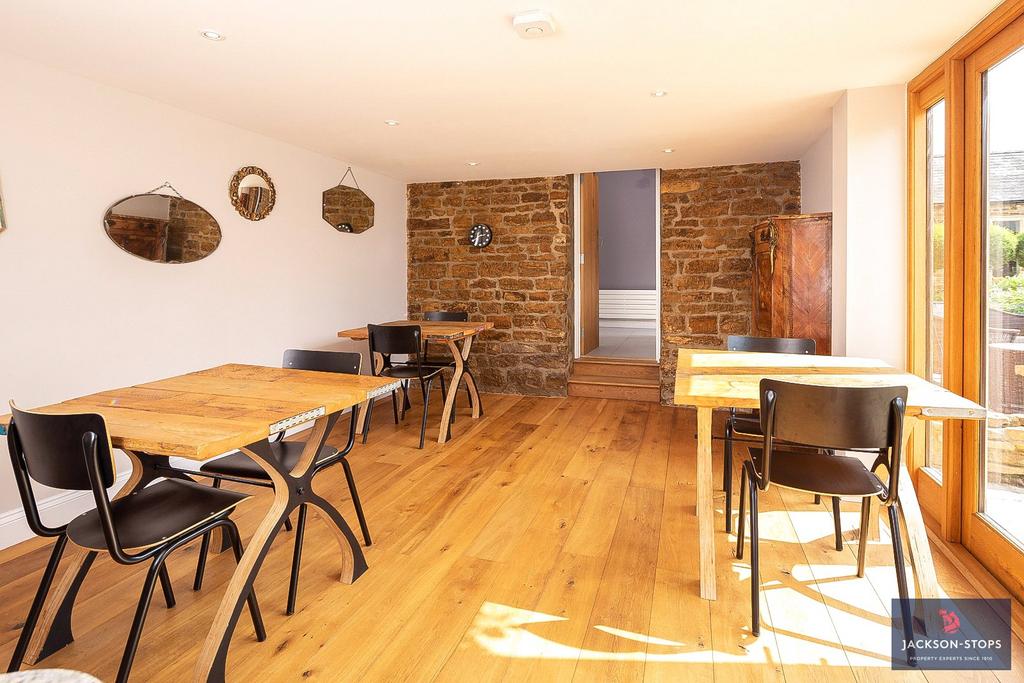 Cottage Dining