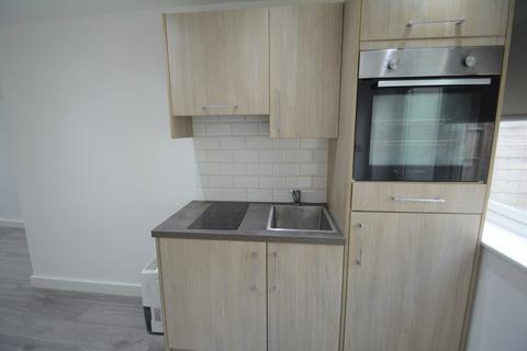 Studio to rent, West Molesey