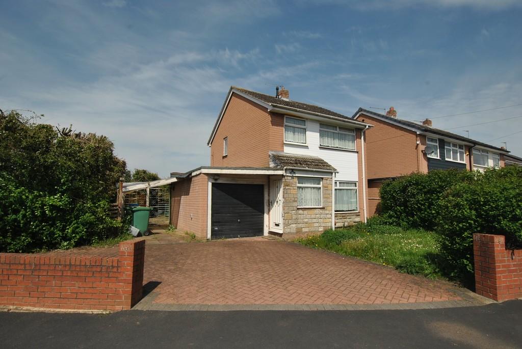 Fieldhouse Drive, Muxton, Telford, TF2 8PS. 3 bed detached house for