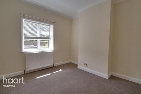 3 bedroom terraced house to rent, Mitchell Avenue, Chatham