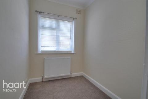 3 bedroom terraced house to rent, Mitchell Avenue, Chatham