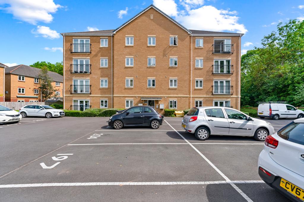 Wyncliffe Gardens, Pentwyn 2 bed ground floor flat £160,000