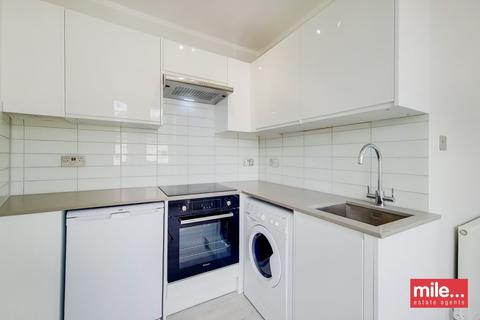 Studio to rent, North End Road, London