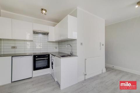 Studio to rent, North End Road, London