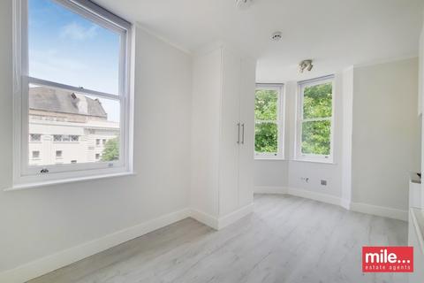Studio to rent, North End Road, London